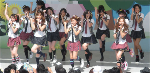 20111108-Wiki C AKB48namidasurprise2009.jpg